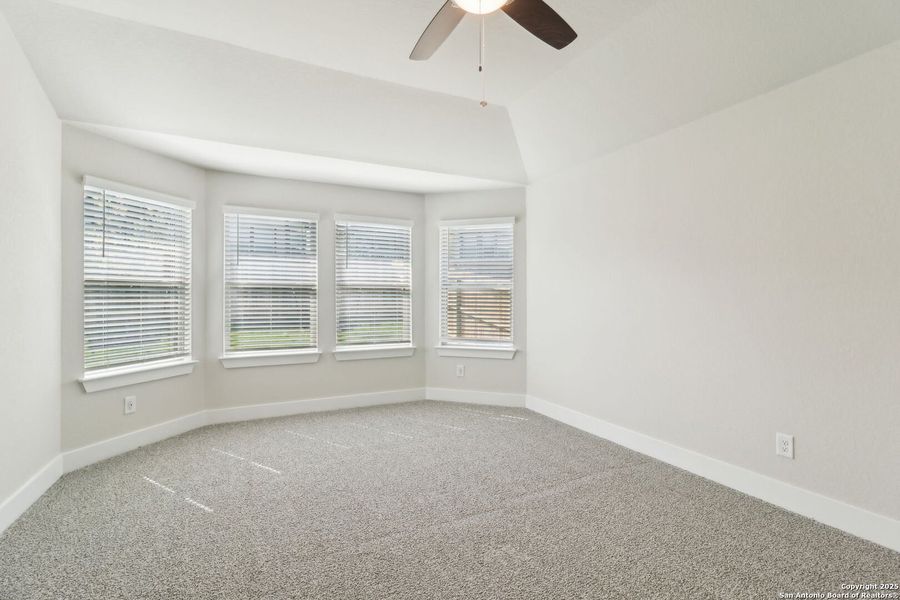 Spacious, unfurnished interior of a new home in Comanche Ridge, San Antonio (Image 37).