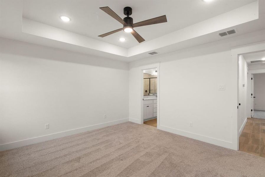 Spacious, unfurnished interior of a new home in , Lipan (Image 15).