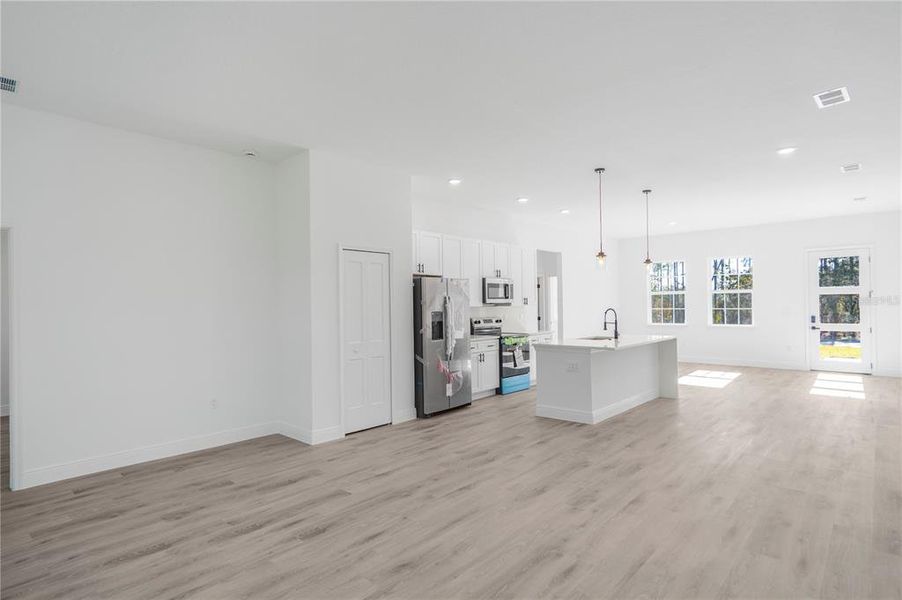 Spacious, unfurnished interior of a new home in , Dunnellon (Image 37).