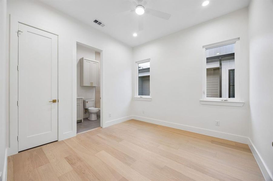 Spacious, unfurnished interior of a new home in , Dallas (Image 23).