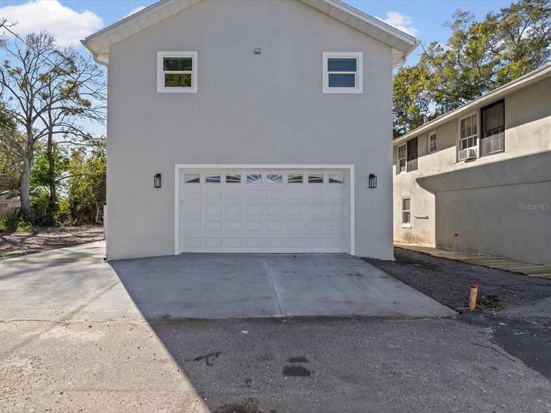 Exterior details and patio area of a home in , St. Petersburg (Image 37).