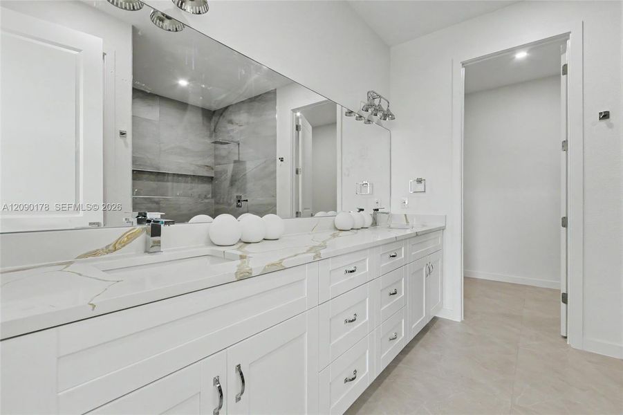Furnished interior view inside a new home in , Oakland Park (Image 10).