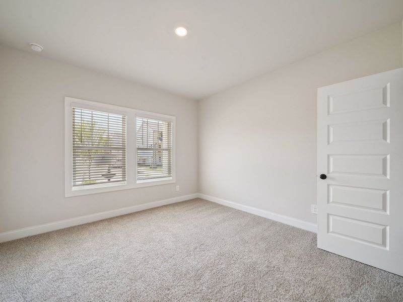 Spacious, unfurnished interior of a new home in Martin Springs - Estate Series, Lawrenceville (Image 15).