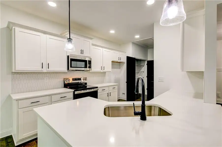 Furnished interior view inside a new home in , Villa Rica (Image 8).
