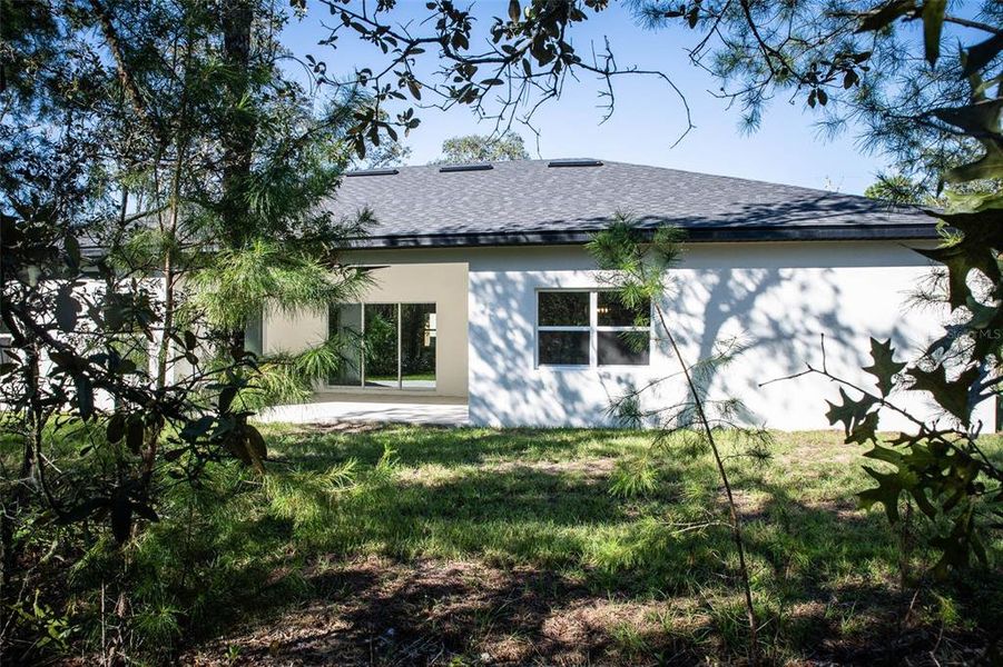 Exterior details and patio area of a home in , Weeki Wachee (Image 3).