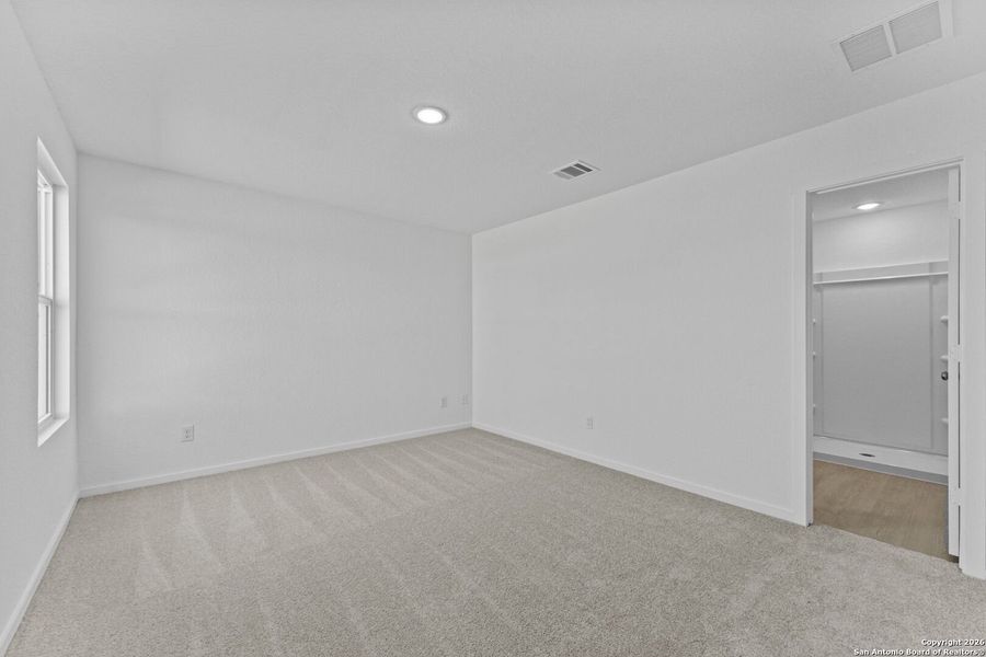 Spacious, unfurnished interior of a new home in , New Braunfels (Image 17).