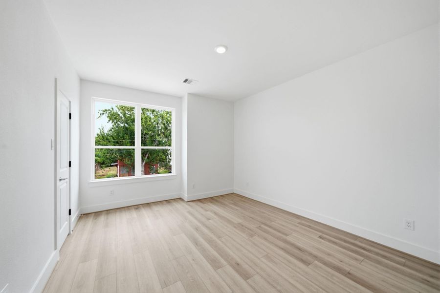 Spacious, unfurnished interior of a new home in , Houston (Image 21).