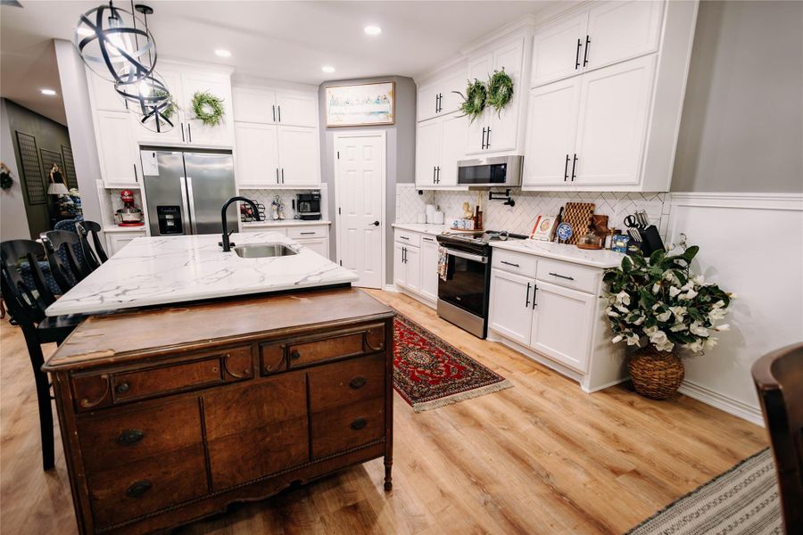Furnished interior view inside a new home in , Bryan (Image 27).