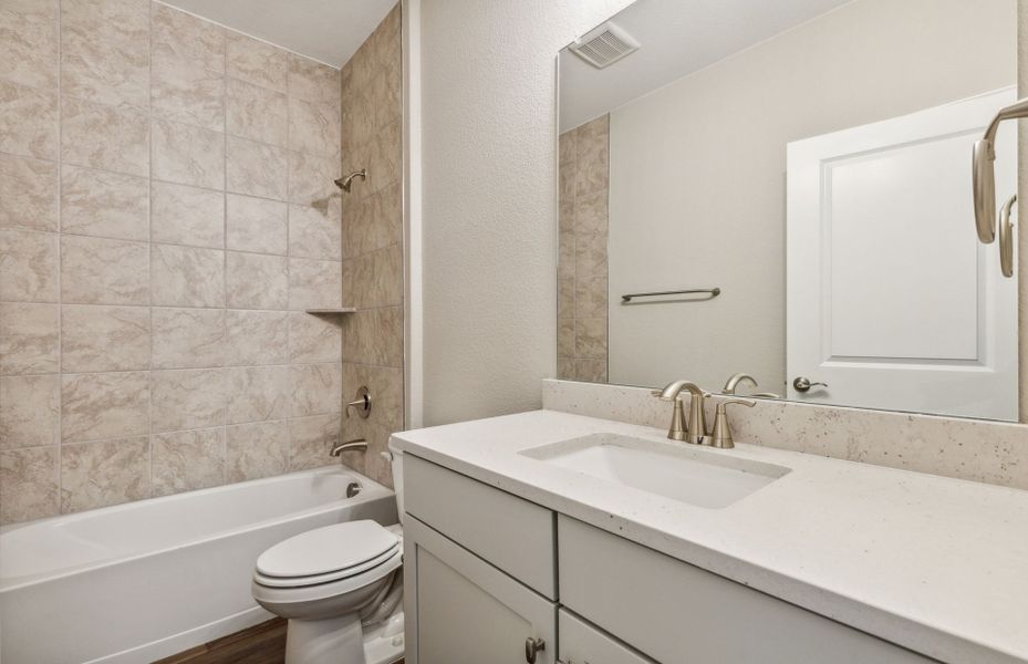 Spacious secondary bathroom