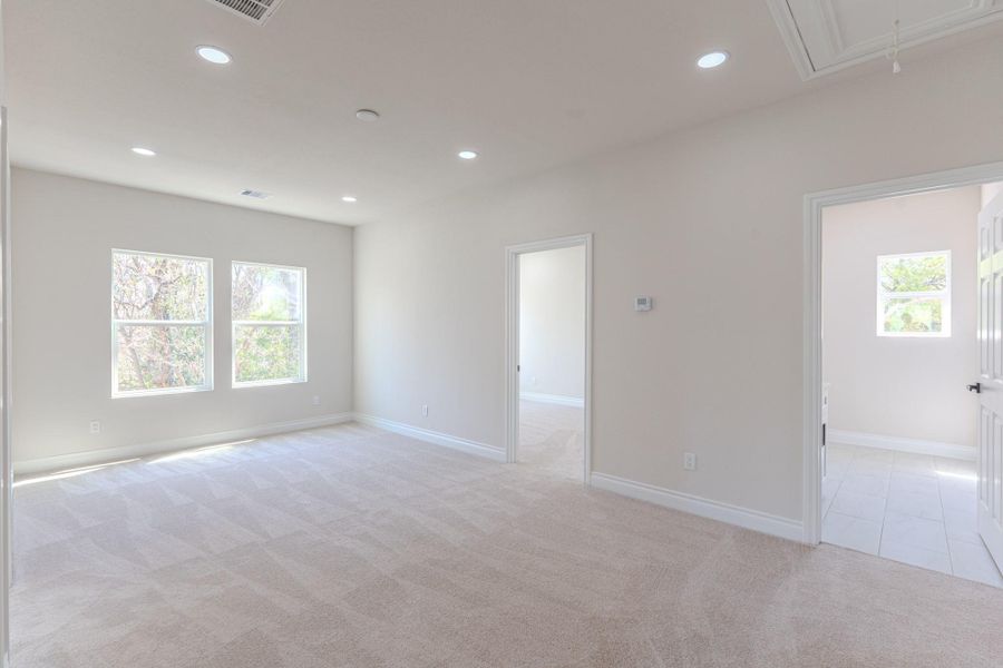 Spacious, unfurnished interior of a new home in , Houston (Image 22).