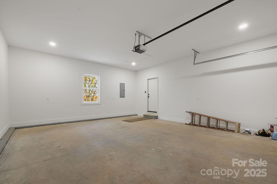 2-car garage 2-car garage