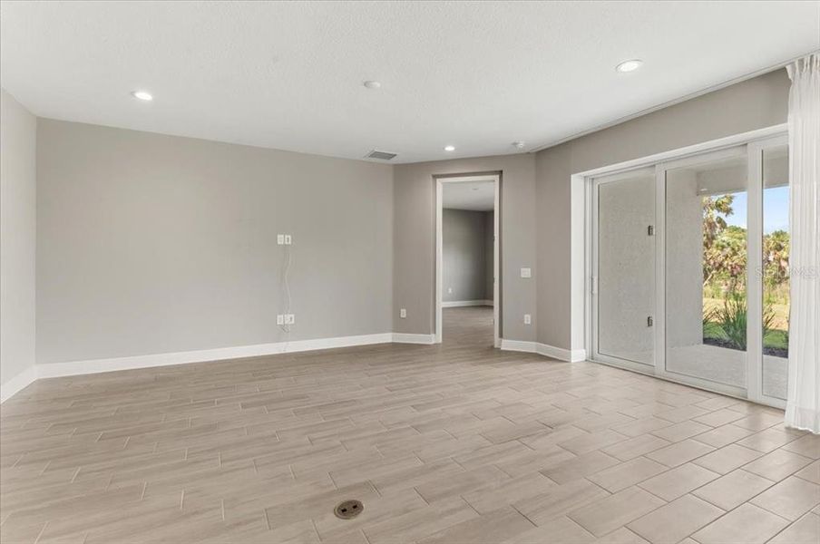 Spacious, unfurnished interior of a new home in , Sarasota (Image 44).