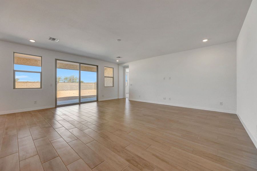 Spacious, unfurnished interior of a new home in Tierra Vistoso, Surprise (Image 11).