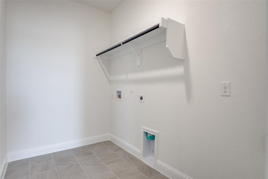 Spacious, unfurnished interior of a new home in Sierra Vista at Kelly Ranch, Aledo (Image 11).