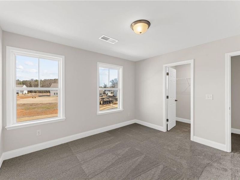 Spacious, unfurnished interior of a new home in Wehunt Meadows, Hoschton (Image 26).