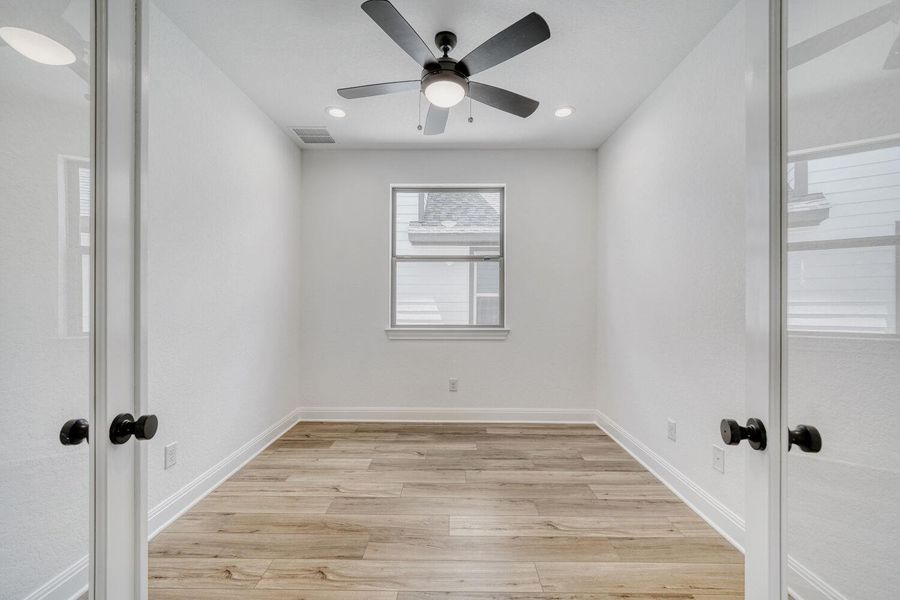 Spacious, unfurnished interior of a new home in , Buda (Image 19).