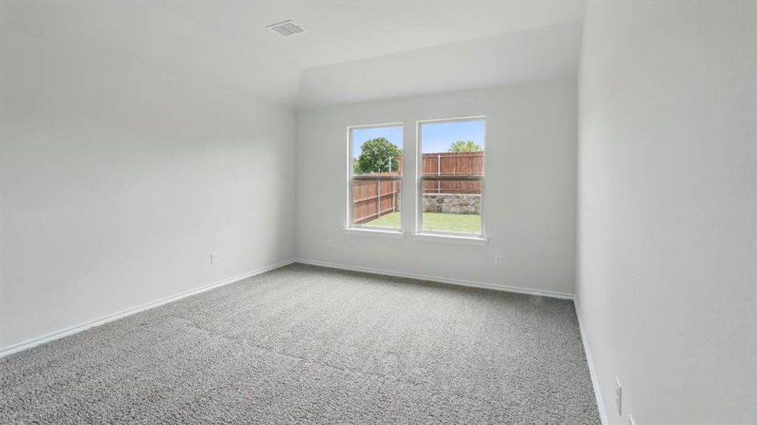Spacious, unfurnished interior of a new home in Forestbrook Estates, Paris (Image 35).