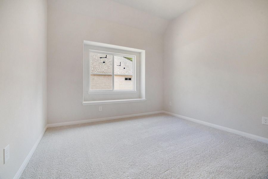 Spacious, unfurnished interior of a new home in Encino Estates, Dayton (Image 22).