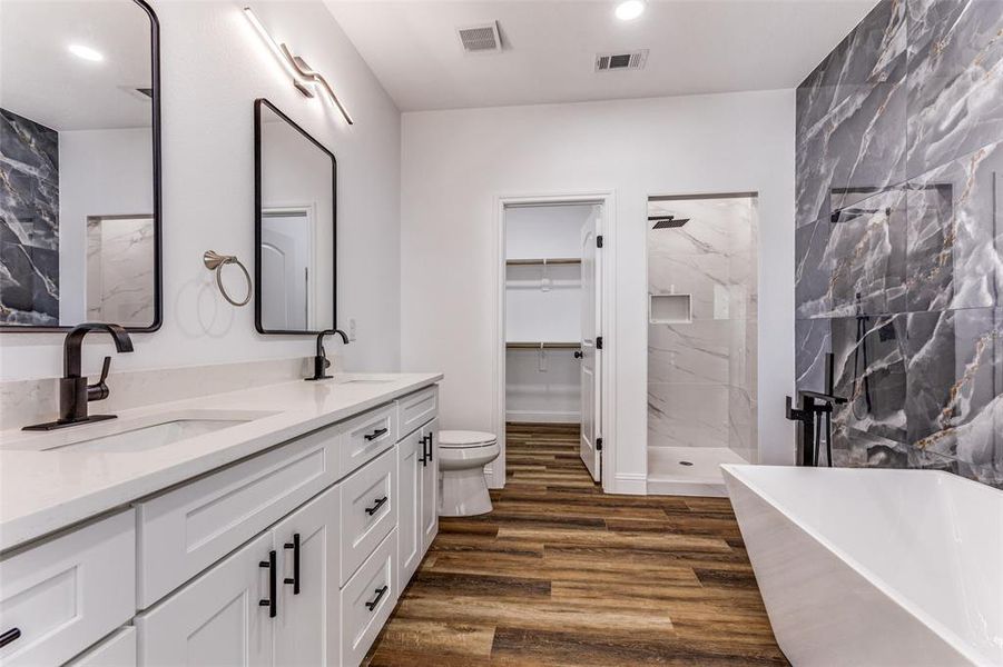 Furnished interior view inside a new home in , Fort Worth (Image 8).
