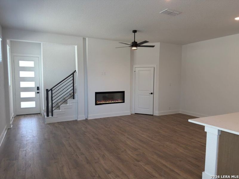 Spacious, unfurnished interior of a new home in Prominence, San Antonio (Image 23).