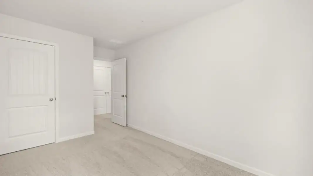 Spacious, unfurnished interior of a new home in Woodbury Park, South Fulton (Image 28).
