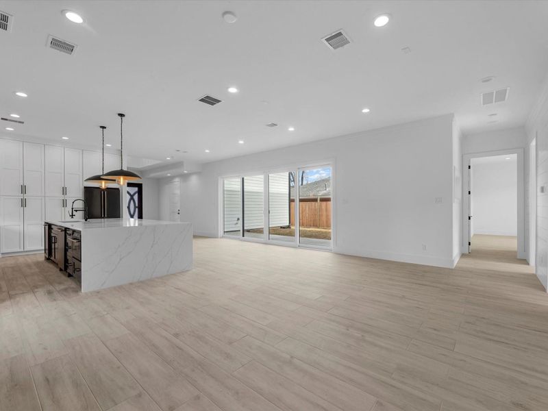 Spacious, unfurnished interior of a new home in , Houston (Image 22).