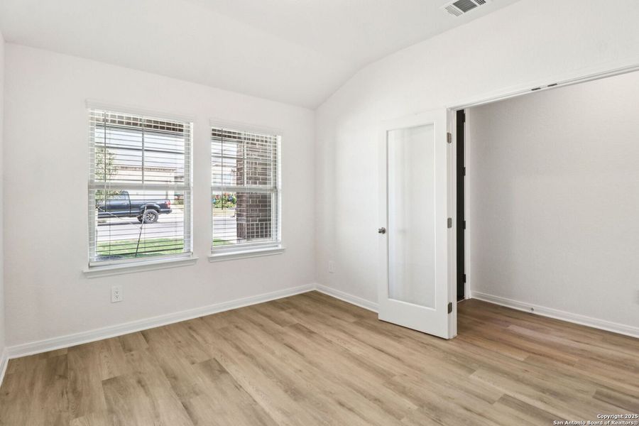 Spacious, unfurnished interior of a new home in Catalina, Converse (Image 23).