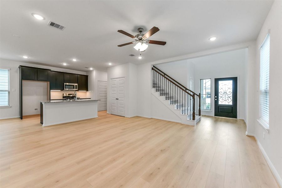 Spacious, unfurnished interior of a new home in , Houston (Image 19).