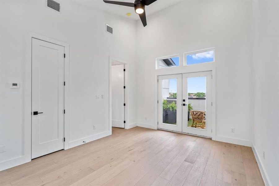Spacious, unfurnished interior of a new home in , Dallas (Image 21).
