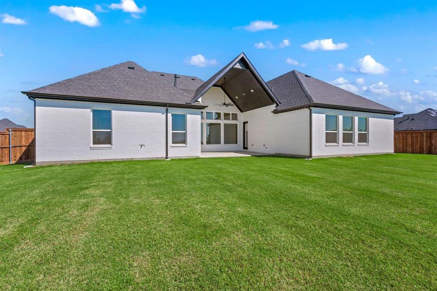 Exterior details and patio area of a home in NorthGlen, Haslet (Image 4).