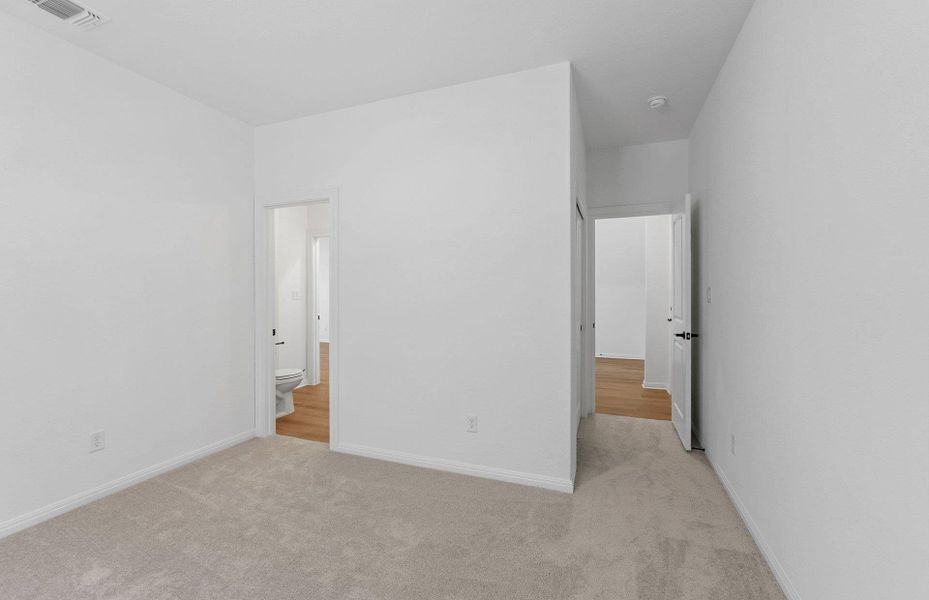 Spacious, unfurnished interior of a new home in Saddleback at Santa Rita Ranch, Liberty Hill (Image 16).