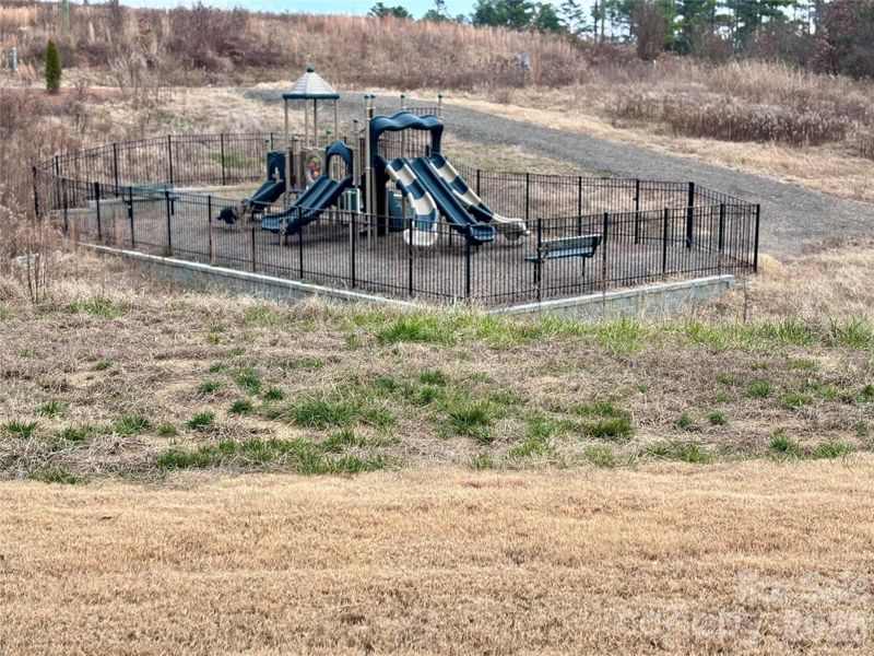 Community amenities in , Concord (Image 27).