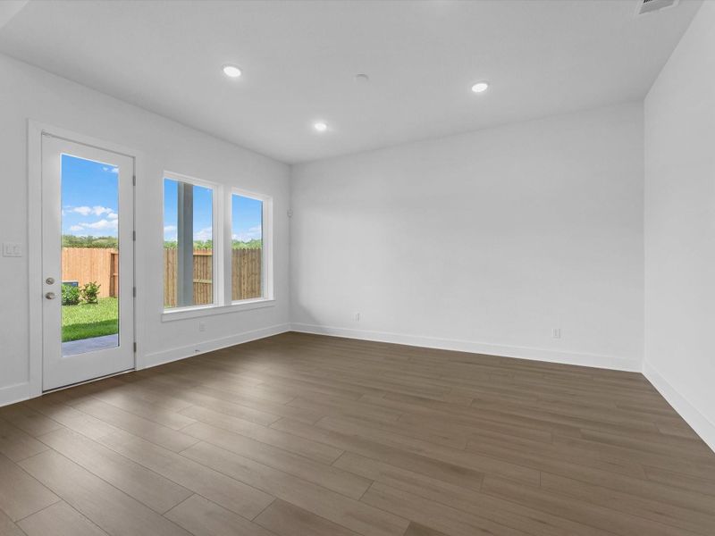 Spacious, unfurnished interior of a new home in Sienna 60’, Missouri City (Image 21).