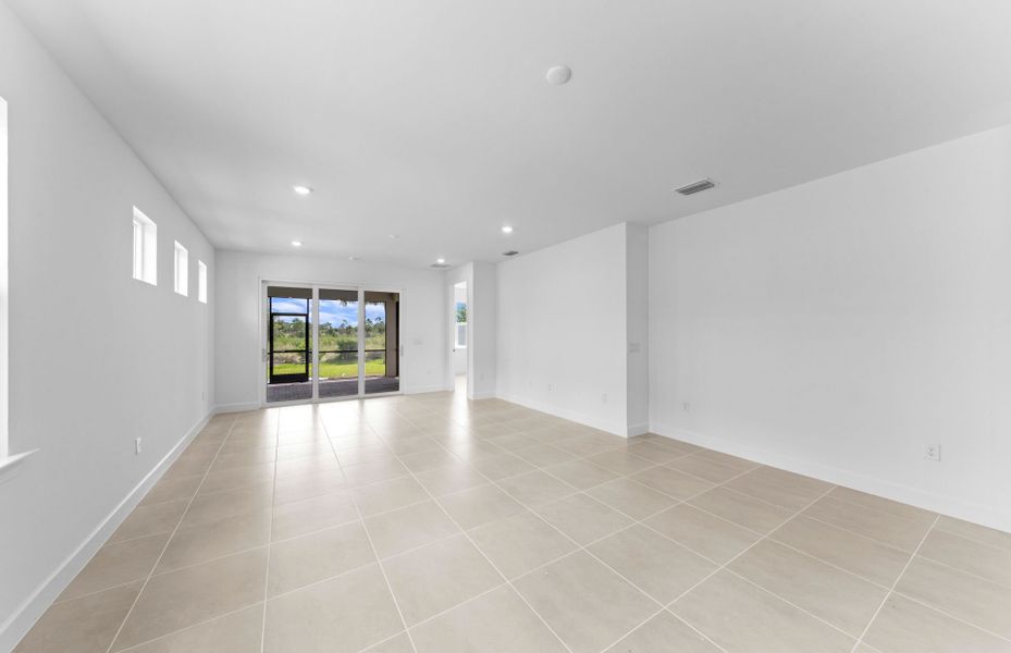 Spacious, unfurnished interior of a new home in TerraWalk at Babcock Ranch, Alva (Image 22).
