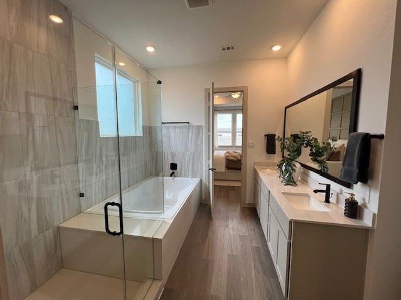 Furnished interior view inside a new home in , Pearland (Image 21).
