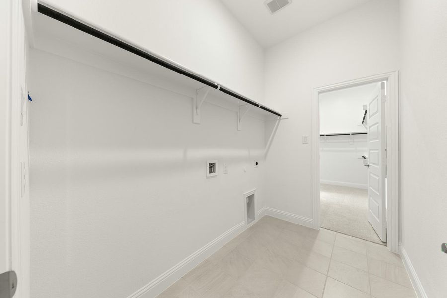 Spacious, unfurnished interior of a new home in Park Trails, Forney (Image 22).