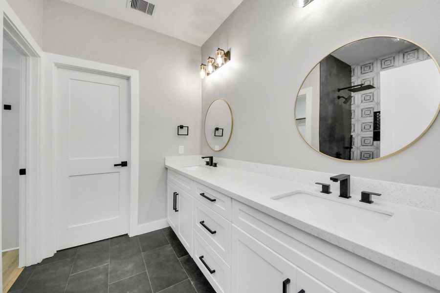 En-suite bathroom
