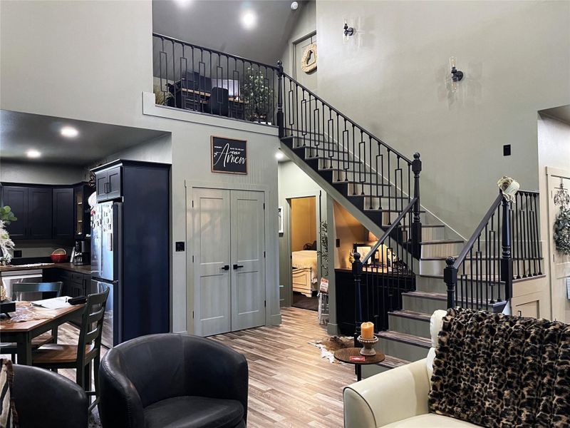 Furnished interior view inside a new home in , Groesbeck (Image 5).