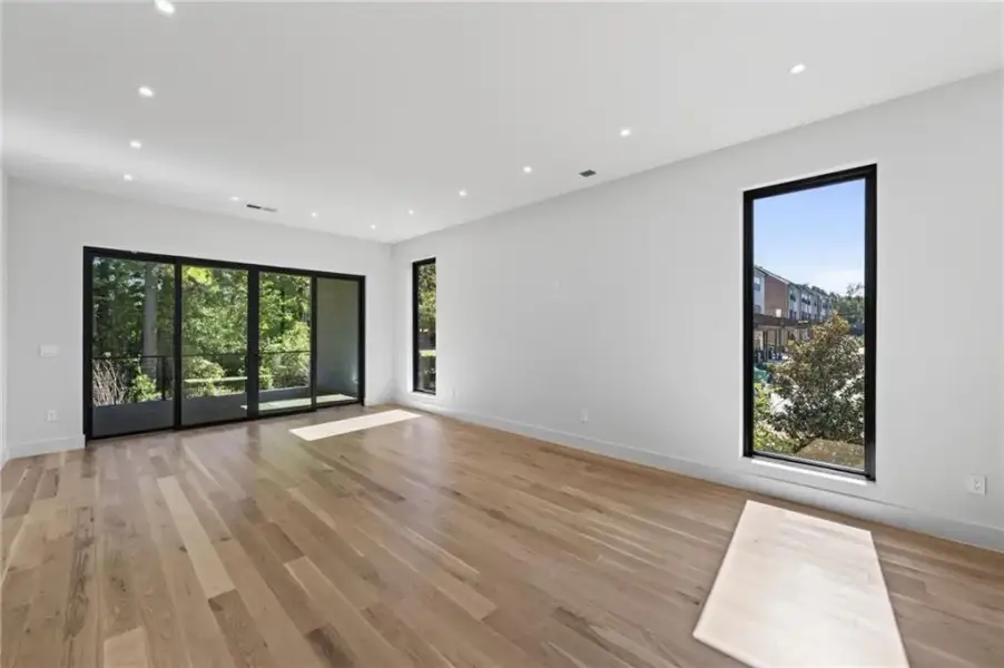 Spacious, unfurnished interior of a new home in , Smyrna (Image 82).