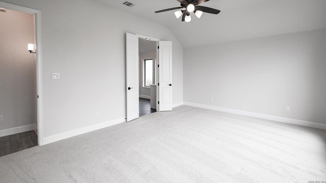 Spacious, unfurnished interior of a new home in Mayfair, New Braunfels (Image 23).