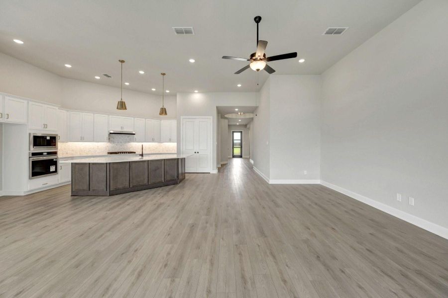 Spacious, unfurnished interior of a new home in Brookewater - Ascent Collection, Rosenberg (Image 22).