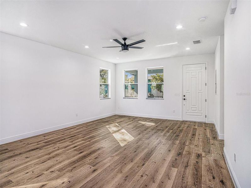 Spacious, unfurnished interior of a new home in , Tampa (Image 13).