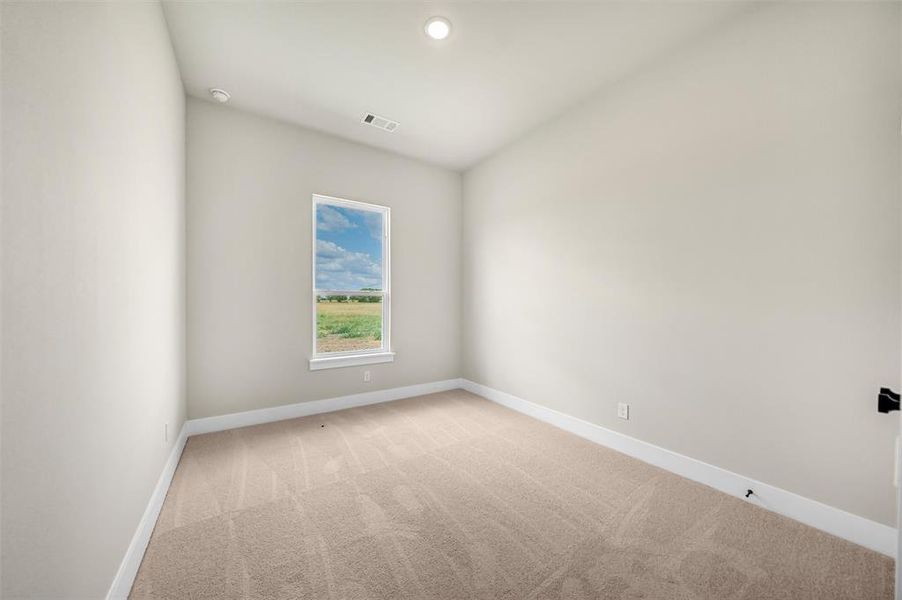 Spacious, unfurnished interior of a new home in Rocky Top, Krum (Image 23).