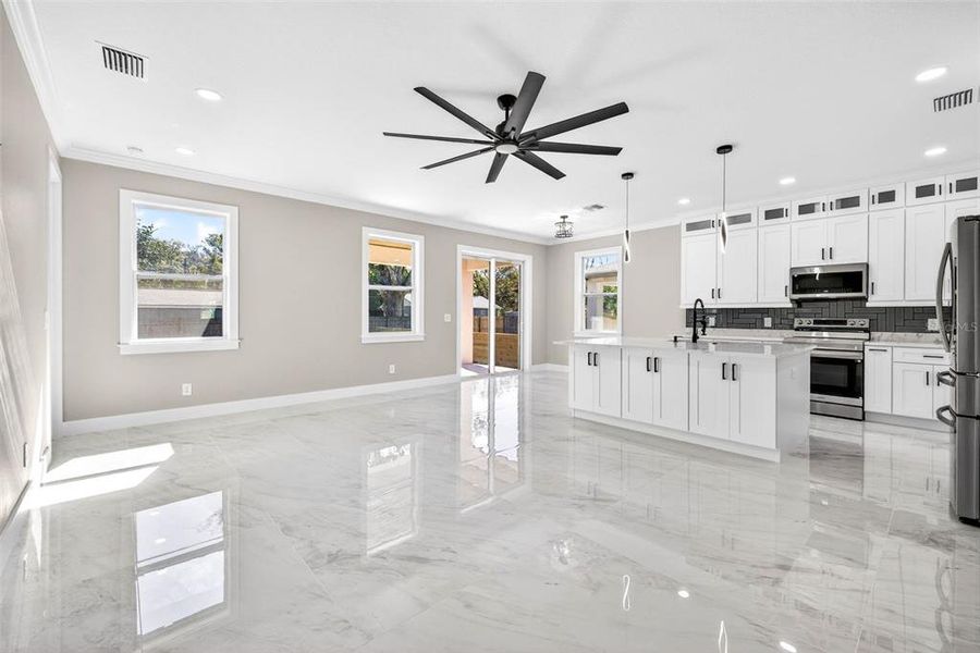 Spacious, unfurnished interior of a new home in , Masaryktown (Image 25).