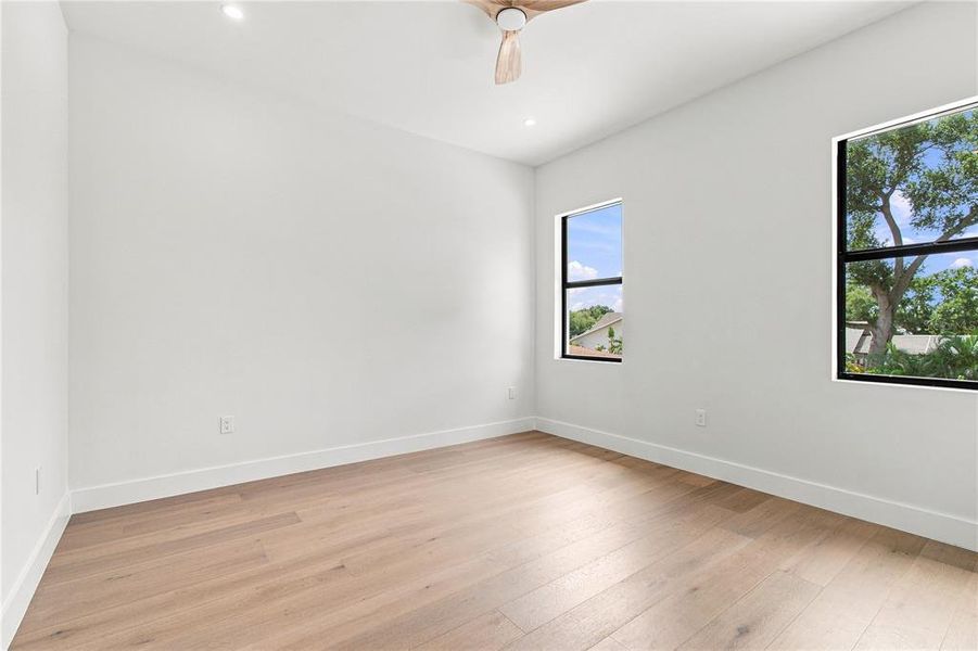 Spacious, unfurnished interior of a new home in , Tampa (Image 27).
