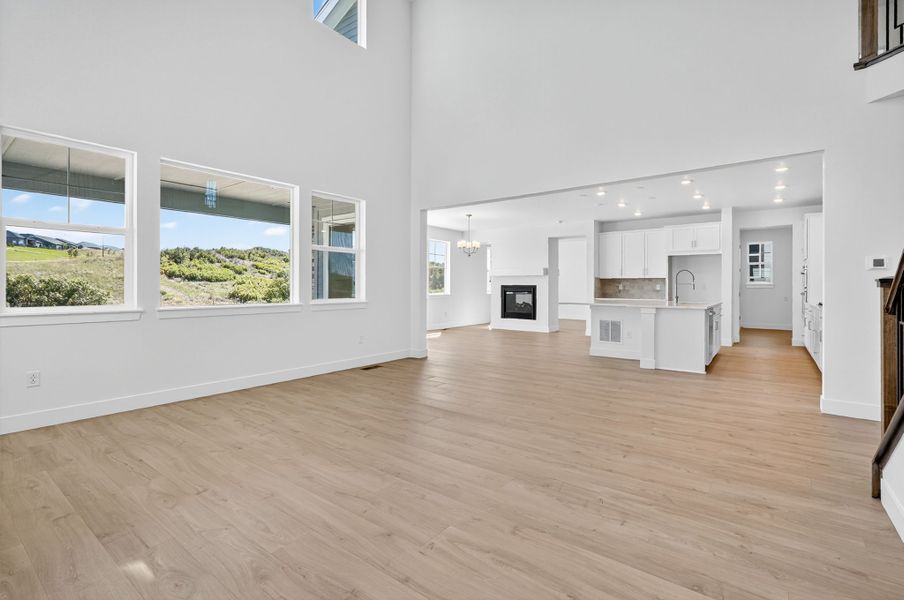 Spacious, unfurnished interior of a new home in Macanta, Castle Rock (Image 19).
