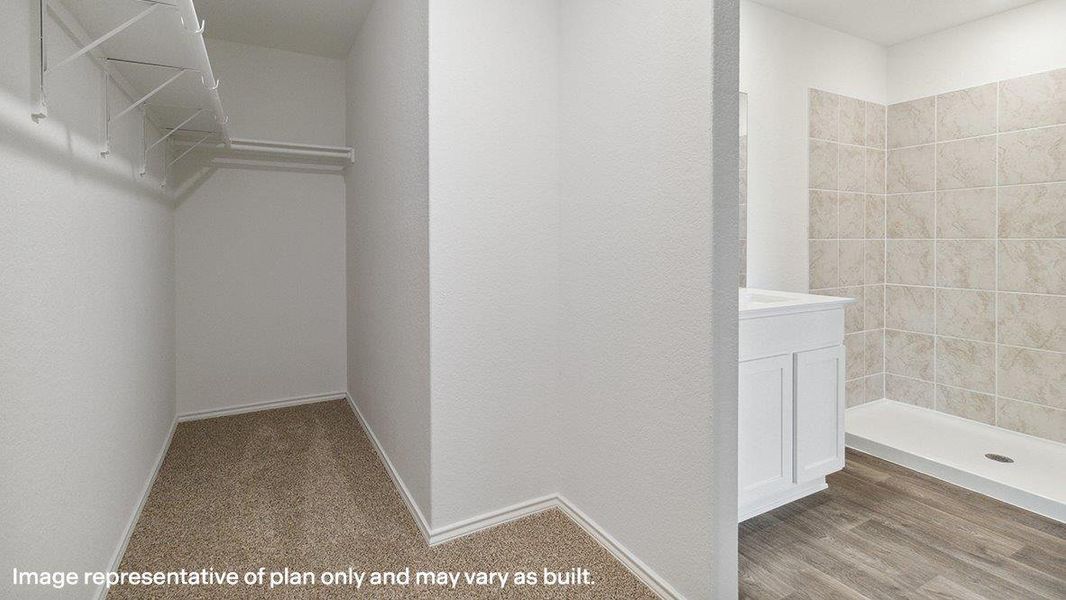 Spacious, unfurnished interior of a new home in Avenida, Converse (Image 23).