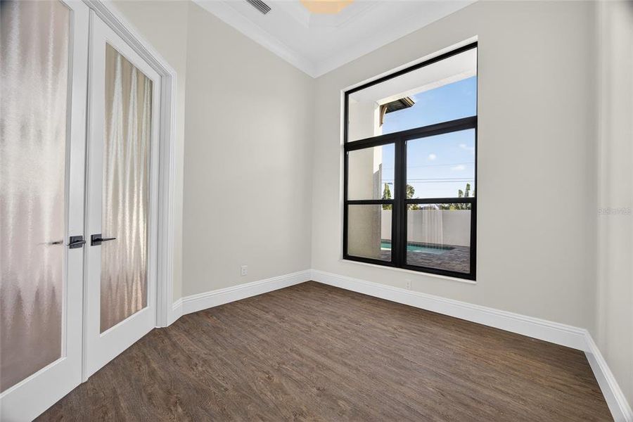 Spacious, unfurnished interior of a new home in , Port Charlotte (Image 18).