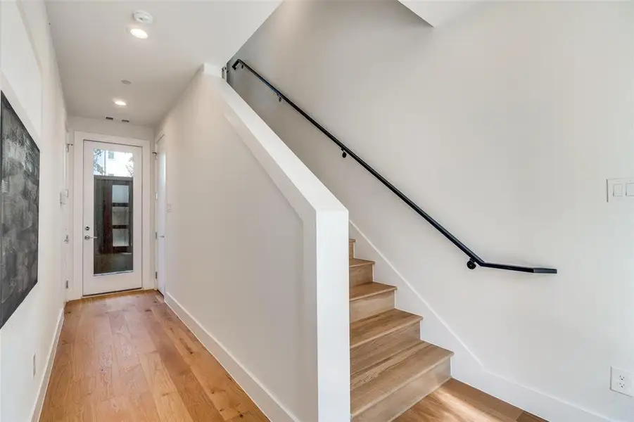 Spacious, unfurnished interior of a new home in , Farmers Branch (Image 14). Spacious, unfurnished interior of a new home in , Farmers Branch (Image 14).