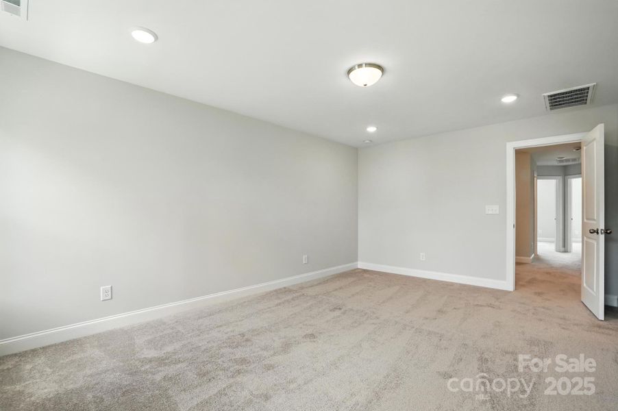 Spacious, unfurnished interior of a new home in Harrisburg Village Townhomes, Harrisburg (Image 23).